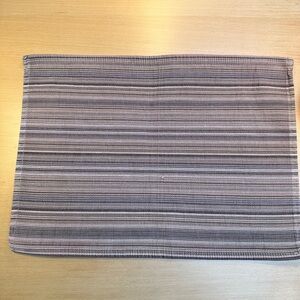 8 sturdy placemats. Feel like cotton but no tags. VGUC. Pinkish stripes.